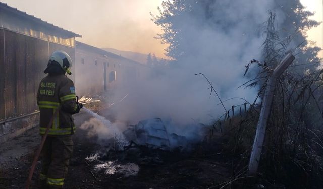 Balıkesir'de çıkan iki ayrı yangın söndürüldü