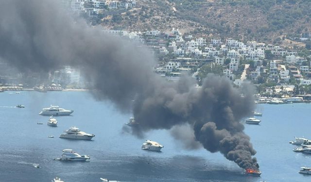 Bodrum'da teknede çıkan yangın söndürüldü