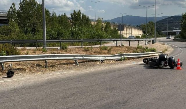 Bursa'da bariyere çarpan motosikletin sürücüsü öldü