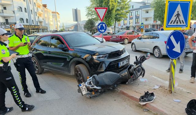 Bursa'da cip ile çarpışan motosikletteki 2 kişi yaralandı
