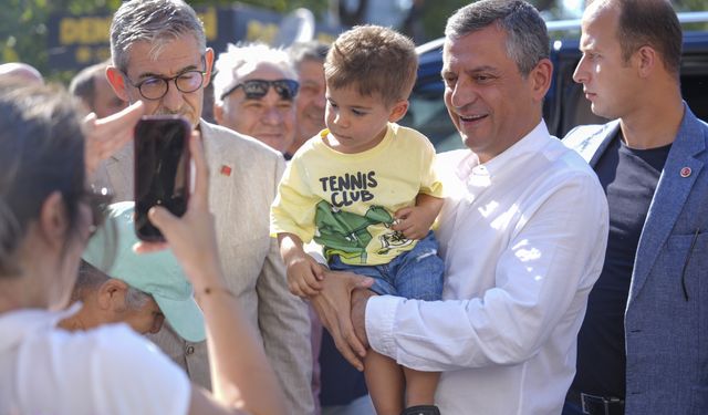 CHP Genel Başkanı Özel, Balıkesir'de ziyaretlerde bulundu