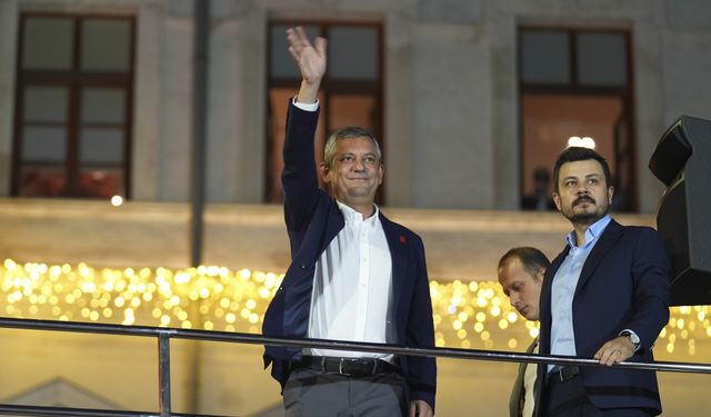 CHP Genel Başkanı Özel, partisinin Beyoğlu mitinginde konuştu:
