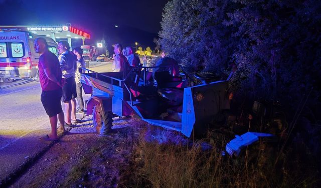 Düzce'de otomobil ile tarım aracının çarpıştığı kazada 3 kişi yaralandı
