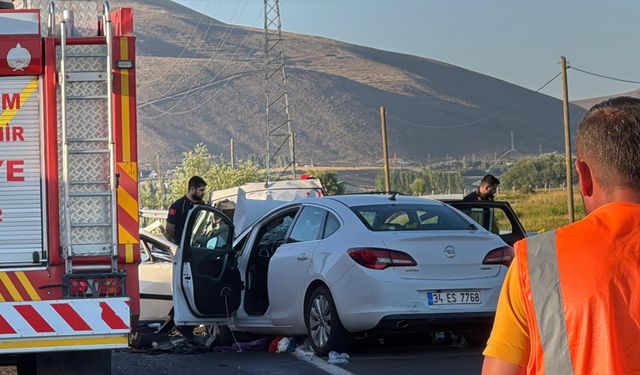 Erzurum'da iki otomobilin çarpıştığı kazada 4 kişi öldü