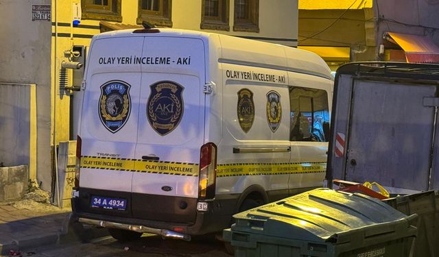 Fatih'te inşaat malzemeleri satılan dükkandaki kuyuda ceset bulundu