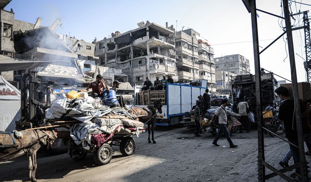 Gazze'nin kuzeyindeki Filistinliler, İsrail'in saldırıları altında bir kez daha göçe zorlanıyor