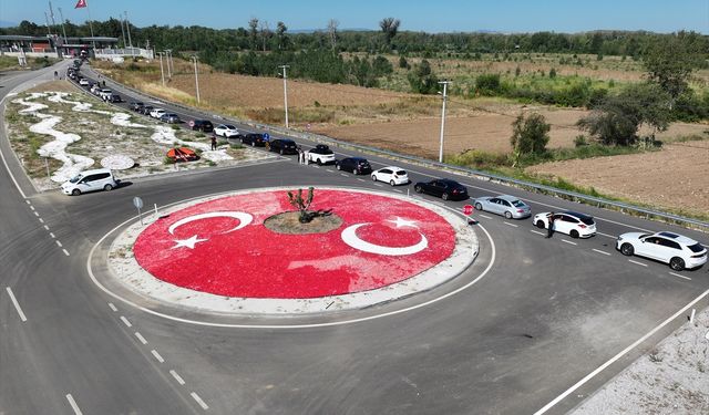 Gurbetçiler sevinçle geldikleri Türkiye'den hüzünle ayrılıyor