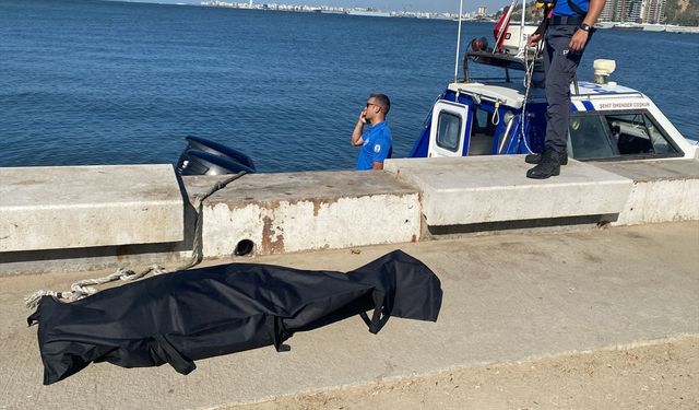 İzmir'de denizde erkek cesedi bulundu
