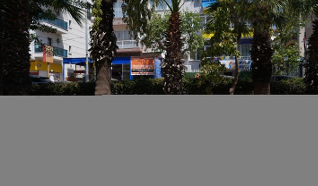 İzmir'de toplanmayan çöpler tepkilere neden oldu