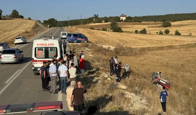 Karabük'te tarlaya devrilen otomobildeki 5 kişi yaralandı