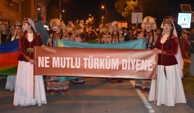 Karaman'da 7. Uluslararası Türk Dünyası Şöleni çerçevesinde yürüyüş düzenlendi