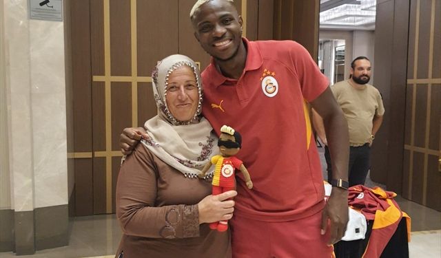Kayserili Neslihan teyze Osimhen ile bir araya geldi