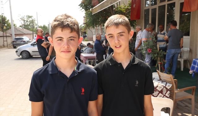 Köye gelen validen düve isteyen ikizlerin isteği geri çevrilmedi