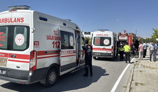 Kütahya'da su kanalına devrilen otomobildeki anne ve kızı kurtarıldı