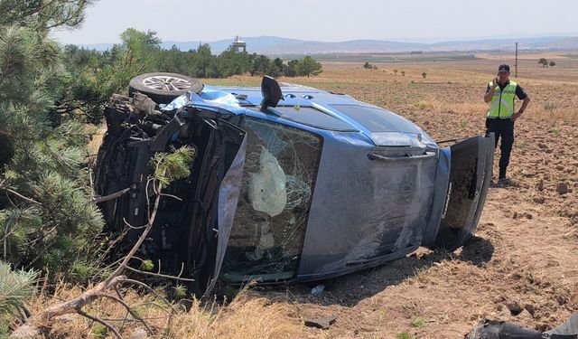Kütahya'da tarlaya devrilen hafif ticari araçtaki 4 kişi yaralandı