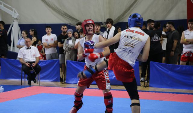 Kütahya'da Zafer Kupası Kick Boks Turnuvası düzenlendi
