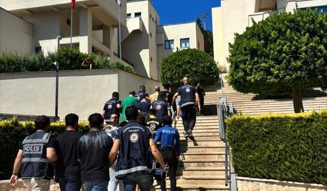 Marmaris'te göçmen kaçakçılığı operasyonunda 10 şüpheli tutuklandı