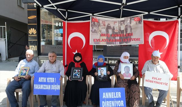 Muşlu aileler DEM Parti önündeki eylemlerini sürdürdü