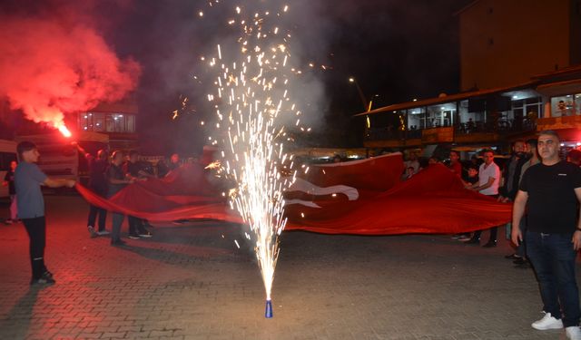 Muş'ta Köy-Gel-Der Malazgirt Zaferi'nin 954. yılını meşalelerle kutladı