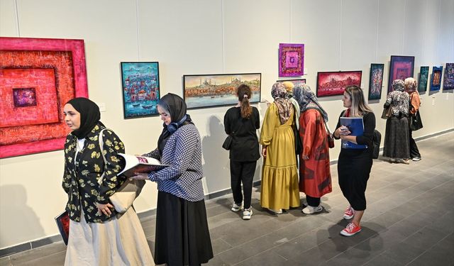 Ressam Cemal Toy'un 'Kalp Hizası' sergisi sanatseverlerle buluştu
