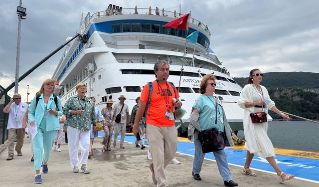 Rusya'dan 1117 kruvaziyer yolcusu Amasra'ya geldi