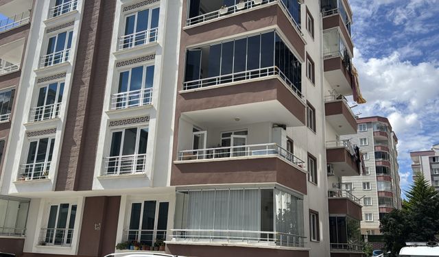 Samsun'da perde takarken 3. kattan düşen genç kız yaralandı