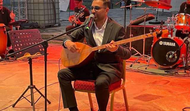 Sanatçı İsmail Altunsaray Malazgirt'te konser verdi
