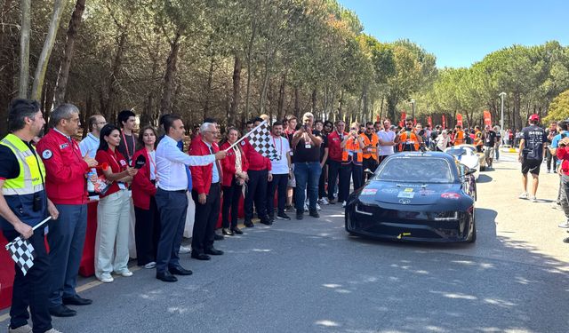 Sanayi ve Teknoloji Bakanı Kacır, Kocaeli'de Elektrikli Araç Yarışları'nı izledi: