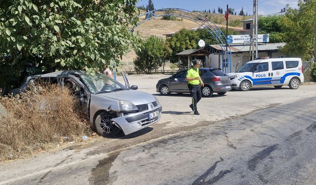 Tokat'ta taksi ile otomobilin çarpıştığı kazada 5 kişi yaralandı