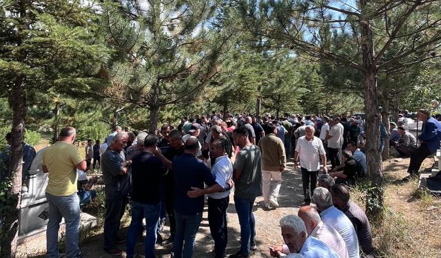 Tokat'taki trafik kazasında hayatını kaybedenlerin cenazesi toprağa verildi
