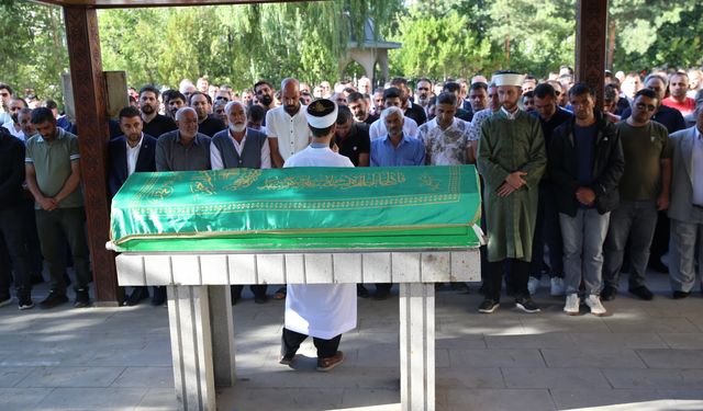 Trabzon'da gelin alma sırasında silahla ateş açılması sonucu ölen kişi Erzurum'da defnedildi