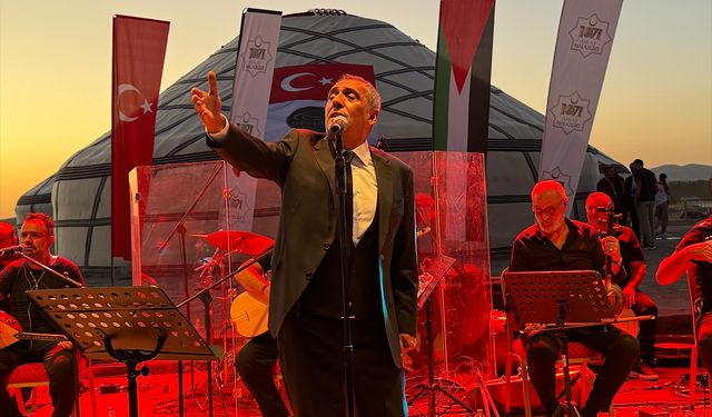 Yavuz Bingöl, Malazgirt Zaferi kutlamaları kapsamında Malazgirt'te sahne aldı