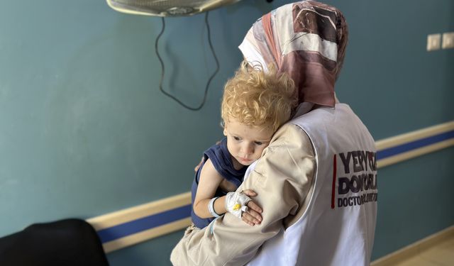 Yeryüzü Doktorlarından Gazze'deki hastanede açlıkla mücadele eden bebeklere mama desteği