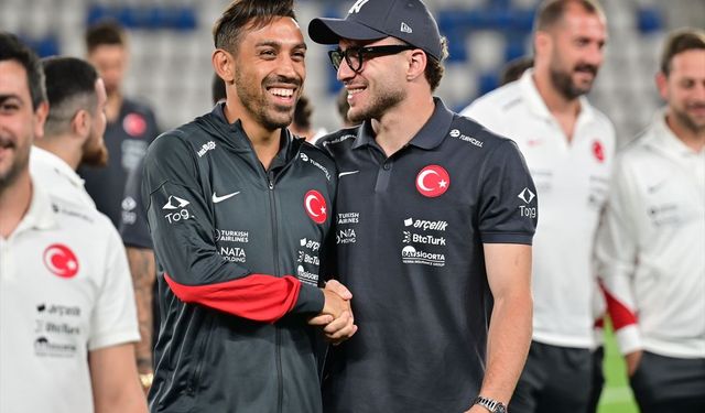 A Milli Futbol Takımı, Boris Paichadze Ulusal Stadı'nda yürüyüş yaptı