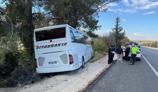 Adıyaman'da yolcu otobüsü ile otomobilin çarpıştığı kazada 4 kişi öldü