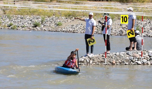 Akarsu Kano Slalom Türkiye Kupası yarışları, Erzincan'da başladı