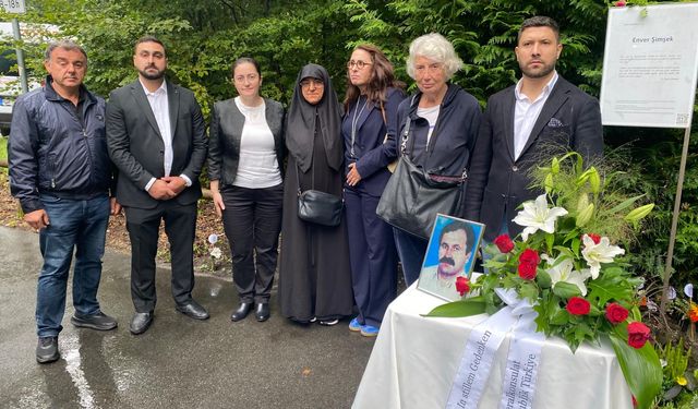 Almanya'da aşırı sağcı NSU örgütü tarafından 25 yıl önce öldürülen Enver Şimşek anıldı