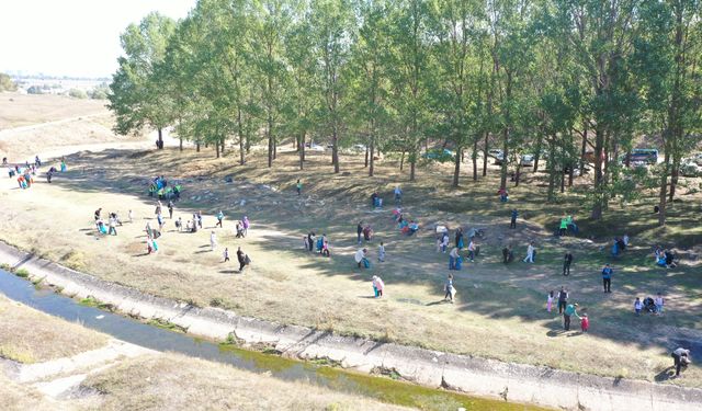 Bolu'da gönüllüler çevre temizliğine dikkati çekmek için atık topladı