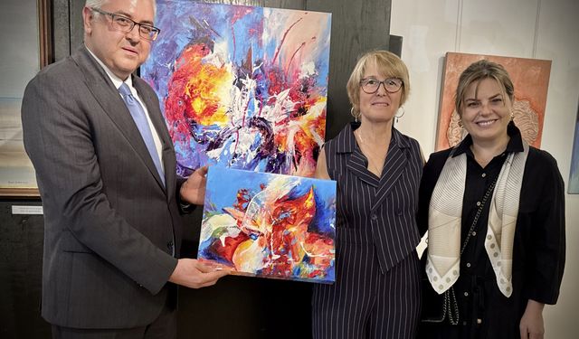 Bulgaristan'da Türk ressamların eserlerinin de yer aldığı 'Dostluk' sergisi açıldı