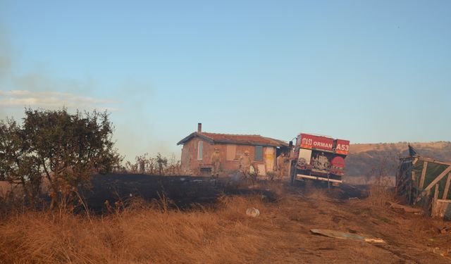 Çanakkale'de tarım arazisinde çıkan yangın kontrol altına alındı