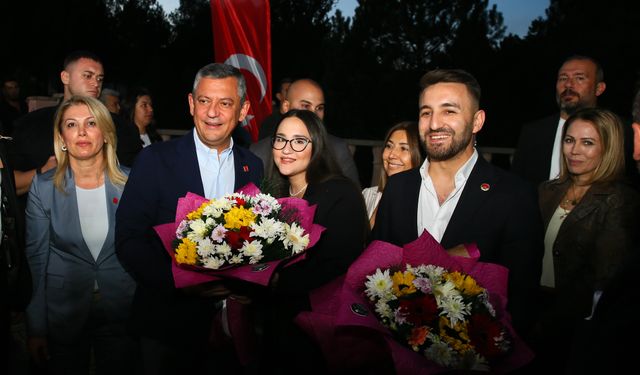 CHP Genel Başkanı Özel, Uşak'ta açılışa katıldı