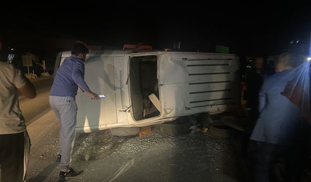 Çorum'da devrilen otomobildeki 2 kişi yaralandı