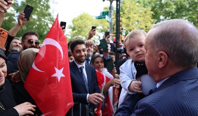 Cumhurbaşkanı Erdoğan, ABD'deki Türkevi'ne girişinde sevgi gösterileriyle karşılandı