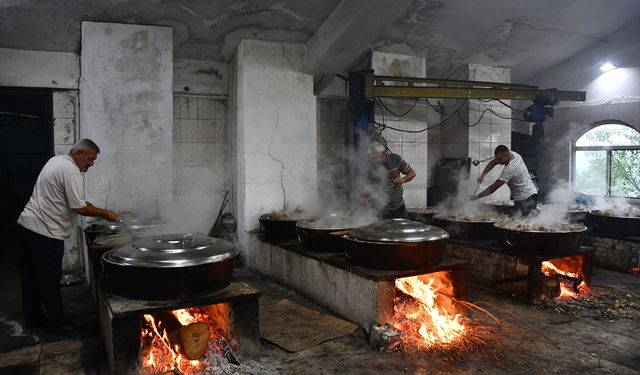 Ertuğrul Gazi'yi Anma ve Yörük Şenlikleri'nde dağıtılacak 'şifalı pilavın' pişirilmesine başlandı