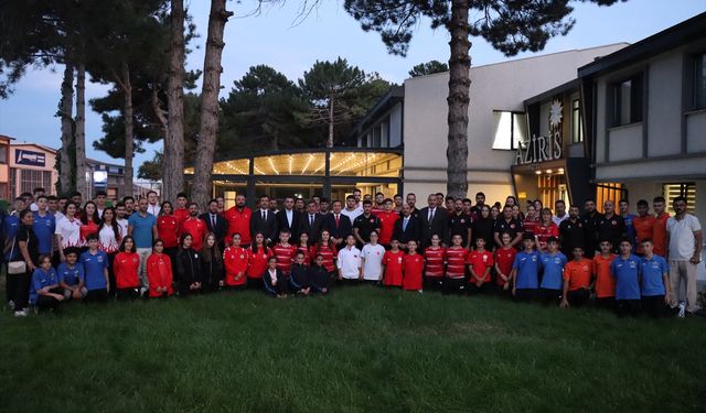 Erzincan Valisi Aydoğdu müsabakalarda derece elde eden sporcularla buluştu: