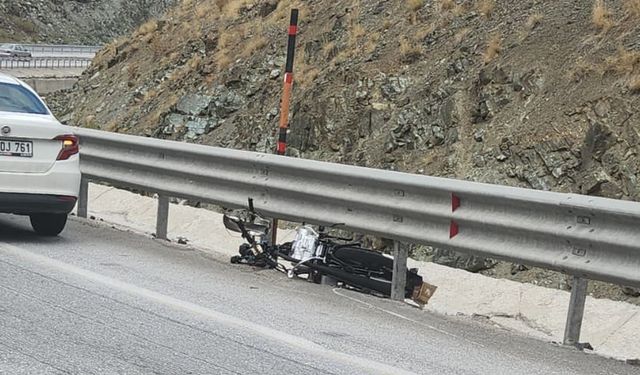 Erzincan'da tırın çarptığı motosikletin sürücüsü hayatını kaybetti