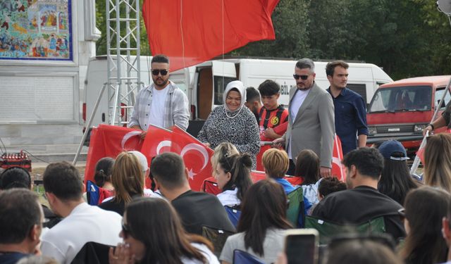 Eskişehirliler, A Milli Kadın Voleybol Takımı'nın final maçını dev ekranda izledi