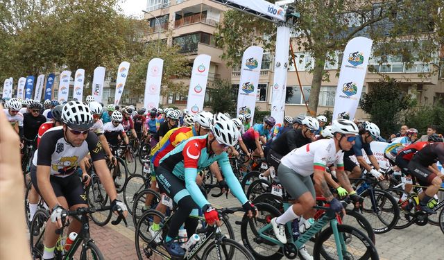 'Gran Fondo Yalova 2025'te dereceye girenlere ödülleri verildi