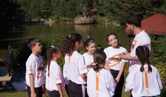 Gümüşhane'deki Limni Gölü'nde cimnastik etkinliği düzenlendi