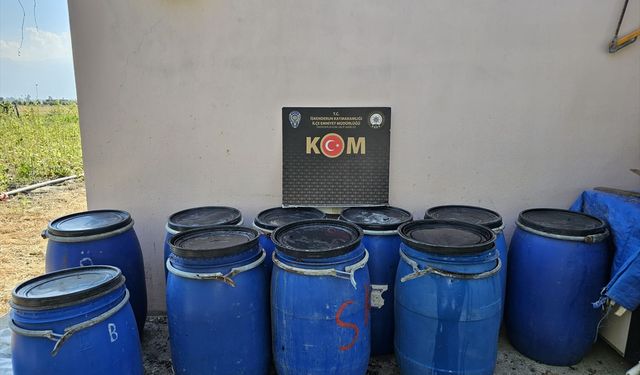 Hatay'da 1035 litre sahte içki ele geçirildi
